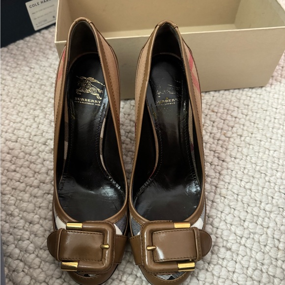 Burberry Brown Stiletto Heels with Iconic Plaid - Picture 2 of 5